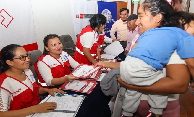 Se benefician familias de Ayabaca, Huancabamba, Morropón, Paita, Sechura, Sullana y Talara, en el marco de la campaña gratuita "Título en mano, seguridad de propietario".