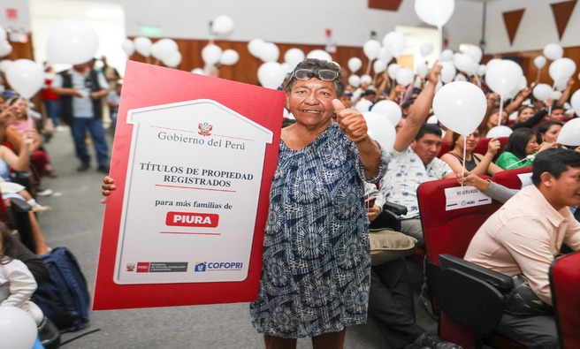Se benefician familias de Ayabaca, Huancabamba, Morropón, Paita, Sechura, Sullana y Talara, en el marco de la campaña gratuita "Título en mano, seguridad de propietario".