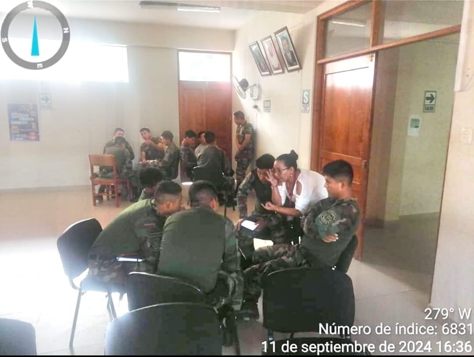 Jueza de la Sede Judicial de Echarati brindó capacitación a efectivos policiales en Kiteni sobre actuación ante denuncias de violencia