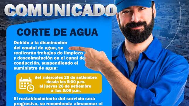 Señor señalando un comunicado