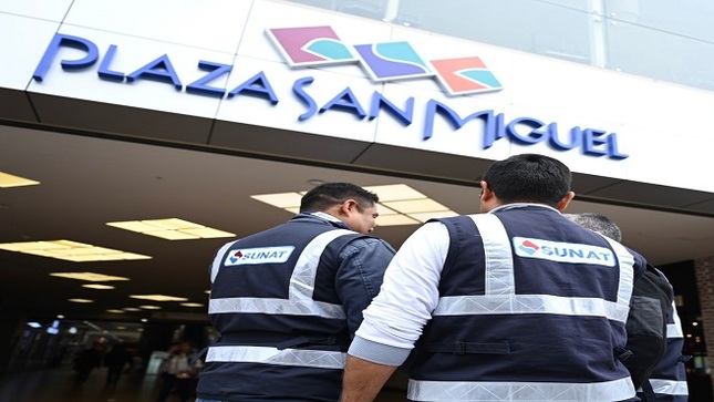 Dicha labor se realizó en los conocidos retails Tottus y Sodimac, en Open Plaza; Plaza Vea y Wong, en Plaza San Miguel; así como Maestro y Metro, ubicados en la zona comercial del mismo distrito.