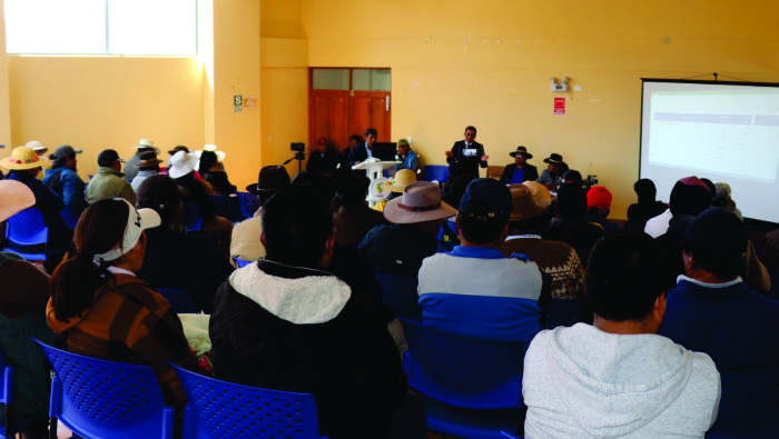 Audiencia fue convocada por directivos de la Central Única de Barrios del distrito de Desaguadero.