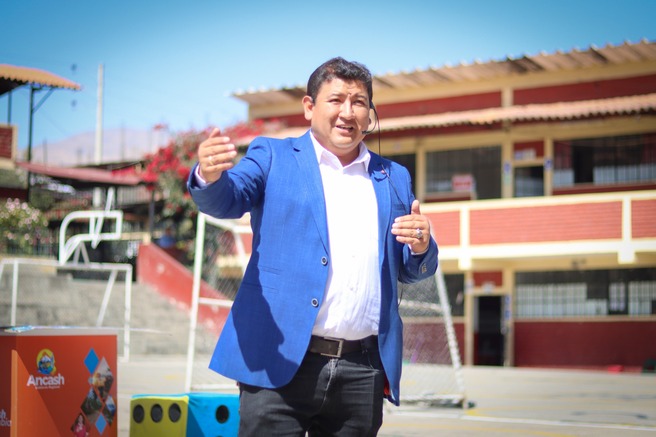 Director Regional de Transportes y Comunicaciones participa de actividades de seguridad vial en el colegio Fe y Alegría de Huaraz