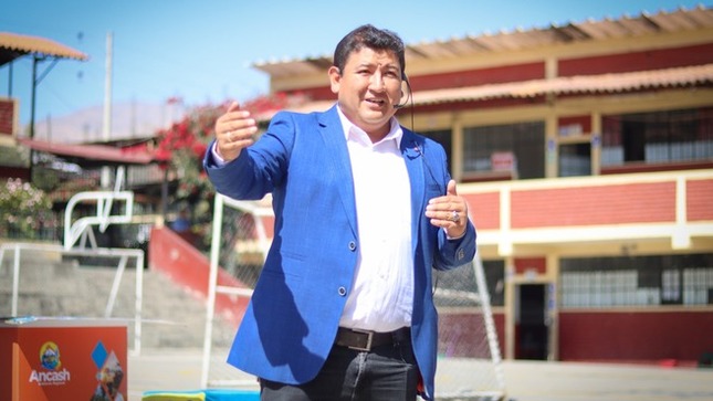Director Regional de Transportes y Comunicaciones participa de actividades de seguridad vial en el colegio Fe y Alegría de Huaraz