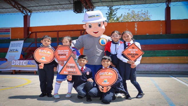 Director Regional de Transportes y Comunicaciones participa de actividades de seguridad vial en el colegio Fe y Alegría de Huaraz