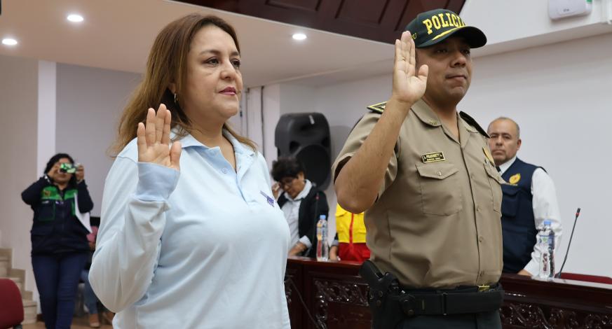 El alcalde provincial de Mariscal Nieto, John Larry Coayla, juramento a nuevos integrantes del comité.
