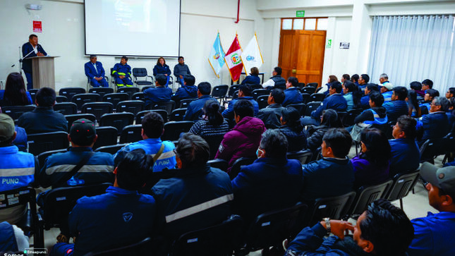Realizan presentación de nuevo presidente de directorio ante los trabajadores de Emsapuno S.A., actividad que se llevo a cabo en el auditorio de la sede principal. 
