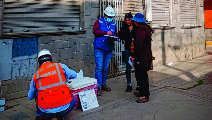 Con el objetivo de resguardar la infraestructura del Sistema de Alcantarillado Sanitario, personal técnico del Equipo Funcional de Valores Máximos Admisibles, continúa ejecutando intervenciones. 