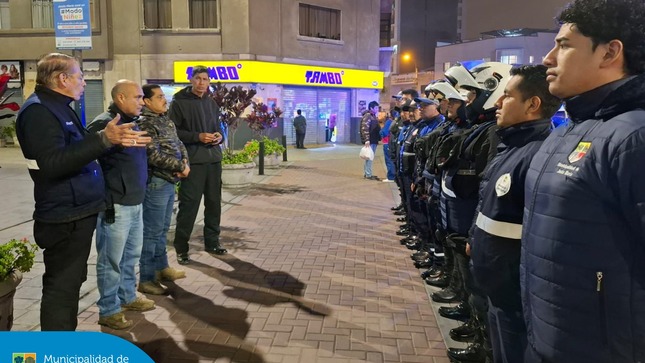 En coordinación con los equipos de Seguridad Ciudadana de los distritos de Breña, Pueblo Libre y Lince, continuamos realizando el patrullaje Serenazgo sin Fronteras recorriendo las principales calles y avenidas del distrito de Lince, con el objetivo de preservar el orden y prevenir el accionar delictivo. 👮🏻🏍️ Gracias a esta labor conjunta, seguimos reforzando la tranquilidad en Jesús María y la de nuestros distritos vecinos.
➡️ Ante cualquier emergencia, comunícate con nuestra 👮🏻‍♀️ Central de Serenazgo al 6340100 o vía WhatsApp al 940378494.