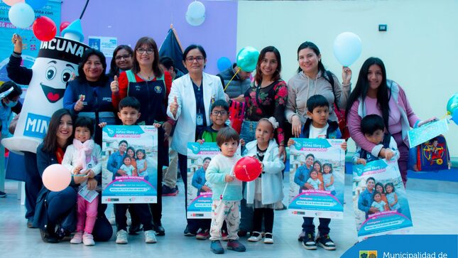 Jesús María se une a la Campaña de Vacunación contra el Sarampión organizada por la Dirección de Redes Integradas de Salud Lima Centro . 💉👧 En esta oportunidad, las brigadas de salud estuvieron presentes en la I.E. Niños de San Judas Tadeo para proteger a los más pequeños. ¡Porque la prevención es clave! 💪
💙 Agradecemos a todos los padres y madres que se sumaron a esta gran jornada por el bienestar de sus hijos.