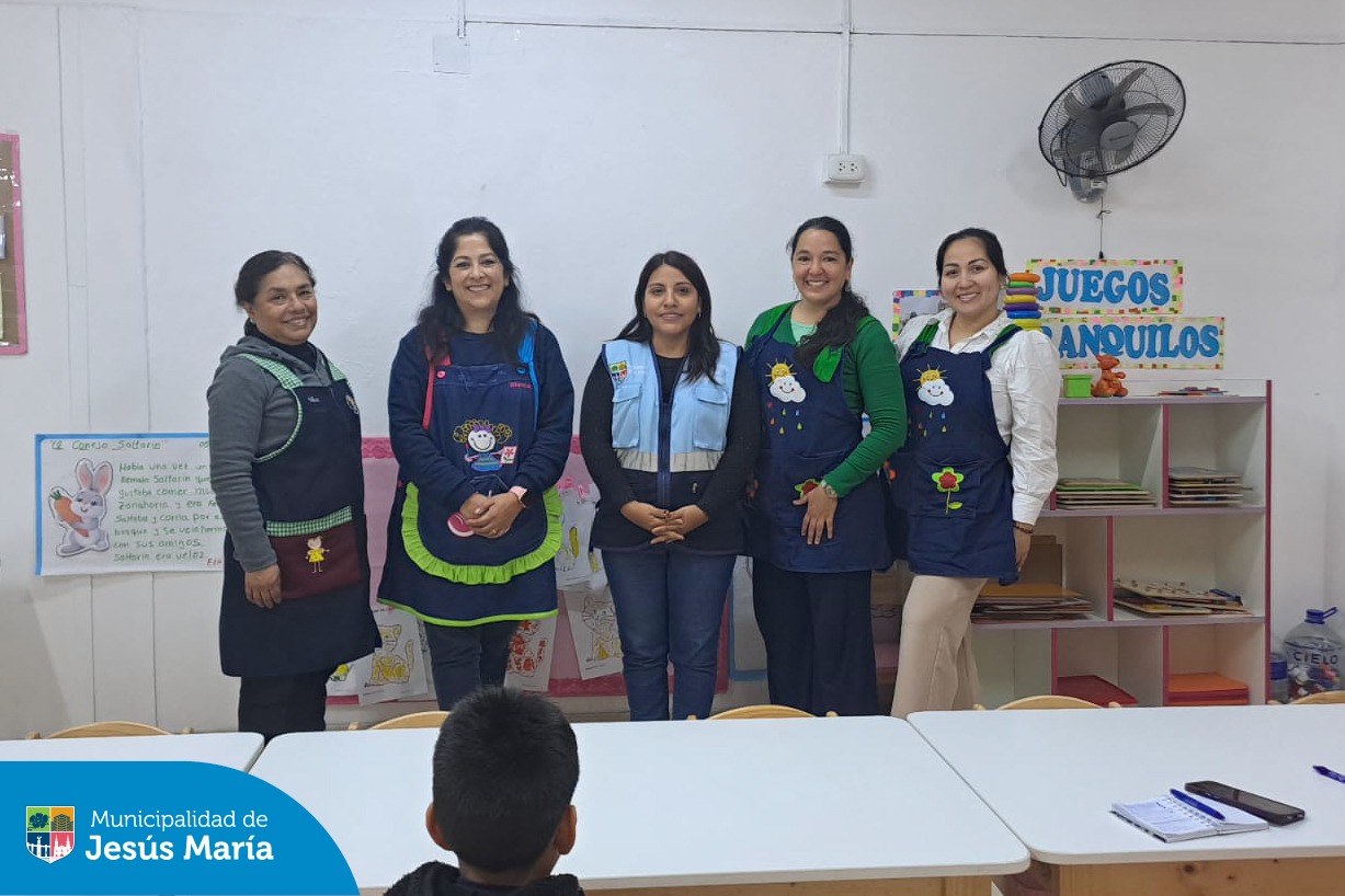 Como parte de las actividades de la Promotoría Ambiental Escolar, visitamos la I.E Niños de San Judas Tadeo para capacitar a sus docentes sobre el cuidado del medio ambiente y fortalecer el liderazgo ambiental en sus aulas. 
Cada acción cuenta, y con el apoyo de los profesores, formaremos a una nueva generación de líderes comprometidos con la sostenibilidad.