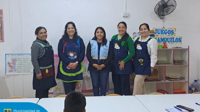 Como parte de las actividades de la Promotoría Ambiental Escolar, visitamos la I.E Niños de San Judas Tadeo para capacitar a sus docentes sobre el cuidado del medio ambiente y fortalecer el liderazgo ambiental en sus aulas. 
Cada acción cuenta, y con el apoyo de los profesores, formaremos a una nueva generación de líderes comprometidos con la sostenibilidad.