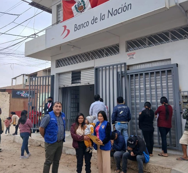 DEMUNA logra que primera usuaria obtenga su cuenta multired