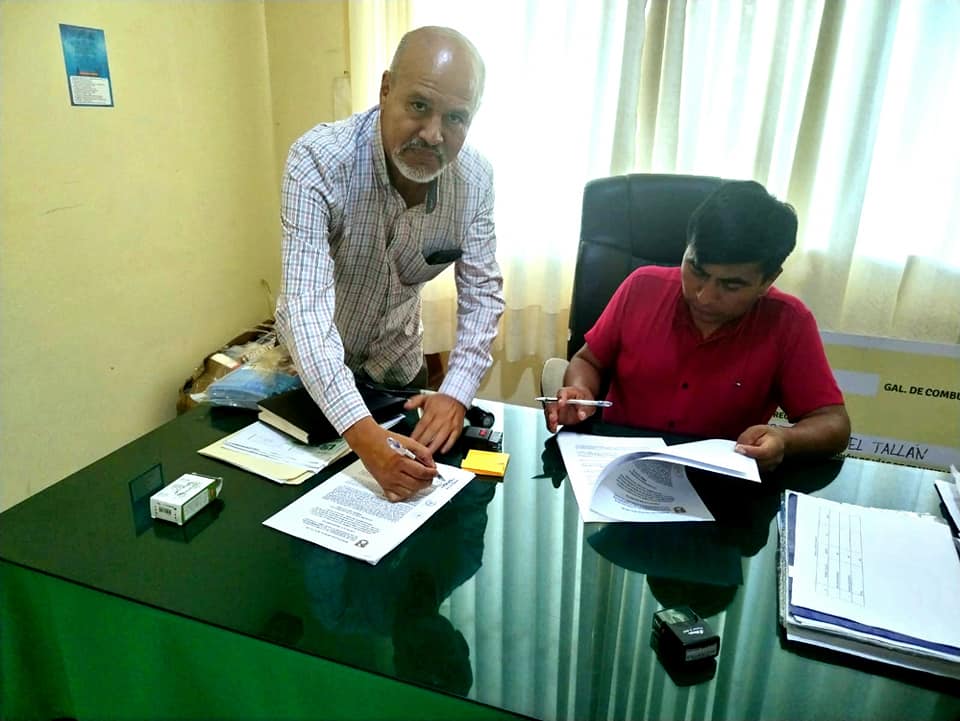 Firma de Contrato para la adquisición de Volquete