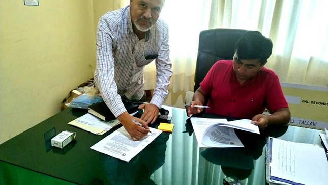 Firma de Contrato para la adquisición de Volquete