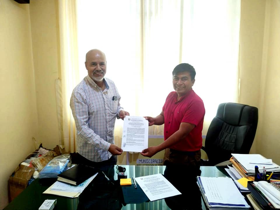 Firma de Contrato para la adquisición de Volquete