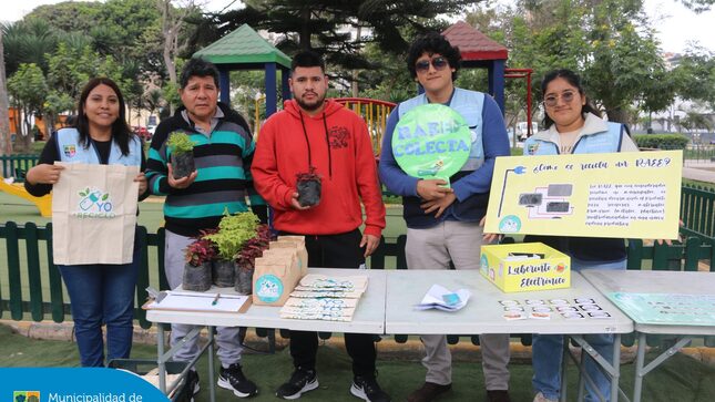 Visitamos el Parque Santa Cruz para capacitar a nuestros vecinos en el cuidado de áreas verdes y reciclaje, y enseñarles cómo desechar correctamente sus aparatos eléctricos en desuso (RAEE). ♻️⚡
Gracias a todos por su participación, seguimos construyendo un distrito comprometido con el planeta y el bienestar de las futuras generaciones.