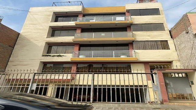 Entre los bienes a rematar figuran cuatro locales comerciales en La Victoria, tres de ellos cuentan con un precio base de S/ 50,652.04 y uno con S/ 60,609.31; dos casas ubicadas en San Miguel y una en San Luis, con precios base de S/ 725,121.36, S/ 925,596.14 y S/ 1,098,628.03, respectivamente.