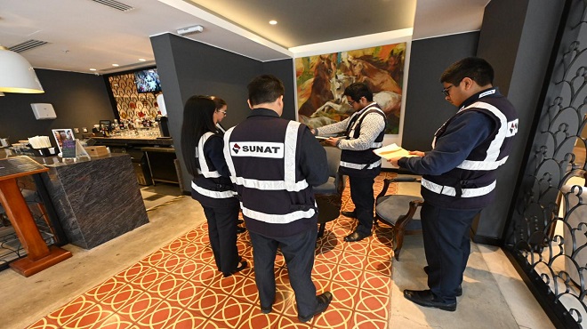 Más de 70 colaboradores de la SUNAT, entre ejecutores, auxiliares coactivos, interventores y personal de apoyo, realizaron, de manera simultánea, intervenciones a 25 hoteles y hospedajes ubicados en diversos distritos.