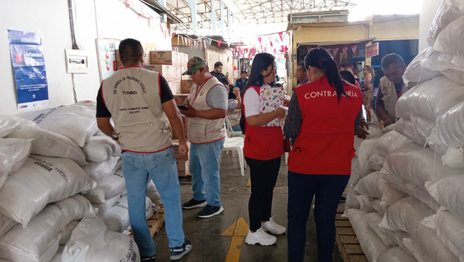 Tumbes.– La Contraloría General advirtió falta de distribución de productos del Programa de Complementación Alimentaria (PCA) en los comedores Fe y Alegría de Puyango y Vista del Valle en Pampa Grande donde no entregaron el entero de jurel y aseguraron que se haría en el transcurso de los próximos 30 días; sin embargo, su reglamento indica que de forma excepcional, y con acuerdo previo del comité de gestión, se podría tardar solo hasta una semana, por lo que la situación descrita afecta el acceso al complemento alimenticio de los beneficiarios.