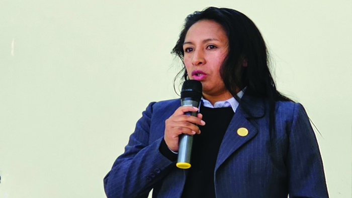 Presentan a la nueva Administradora de la red de salud Angaraes