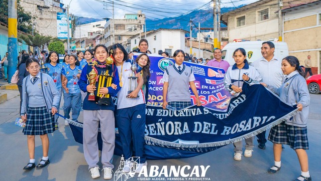 Alcalde Raúl Peña Felicita Al Colegio Nuestra Señora Del Rosario Campeonas De “Futsal” En Los “JUEGOS ESCOLARES DEPORTIVOS Y PARADEPORTIVOS 