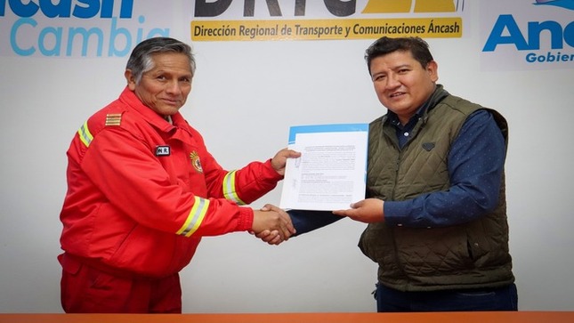 DRTC firma convenio para mejorar servicios del cuerpo de bomberos Santiago Antúnez de Mayolo de Huaraz