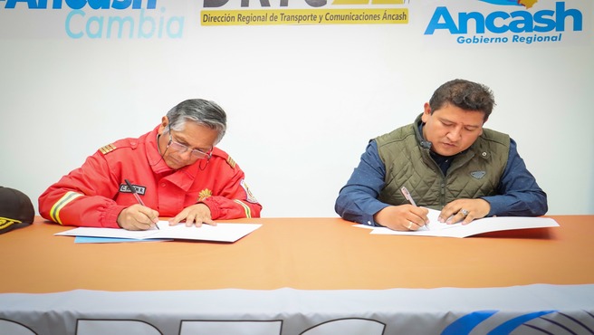 DRTC firma convenio para mejorar servicios del cuerpo de bomberos Santiago Antúnez de Mayolo de Huaraz