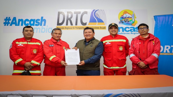 DRTC firma convenio para mejorar servicios del cuerpo de bomberos Santiago Antúnez de Mayolo de Huaraz