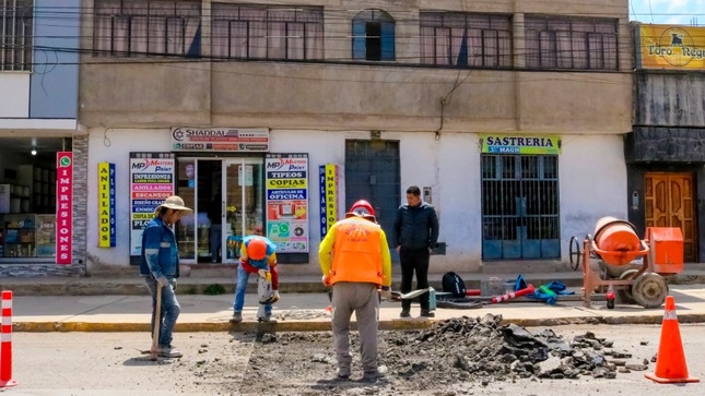 Inician construcción de 18 rompemuelles en diversas calles de la ciudad de Puno
