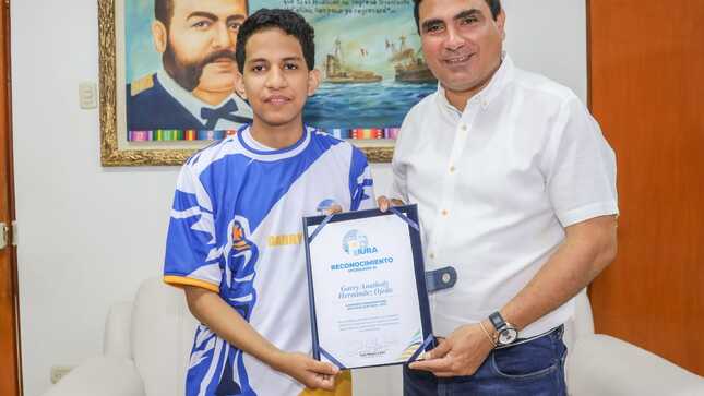 Gobernador entrega reconocimiento a joven tambograndino, campeón panamericano de ajedrez