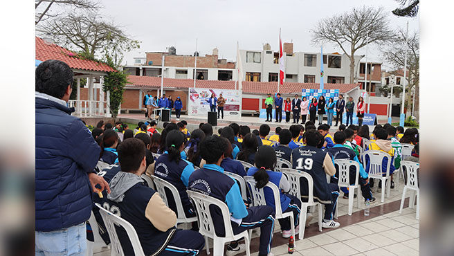 Cientos de jóvenes participaron en la octava Feria LLAPANCHIKPAQ JUSTICIA organizada por a Corte Superior de Justicia del Callao en la plaza de armas de La Perla