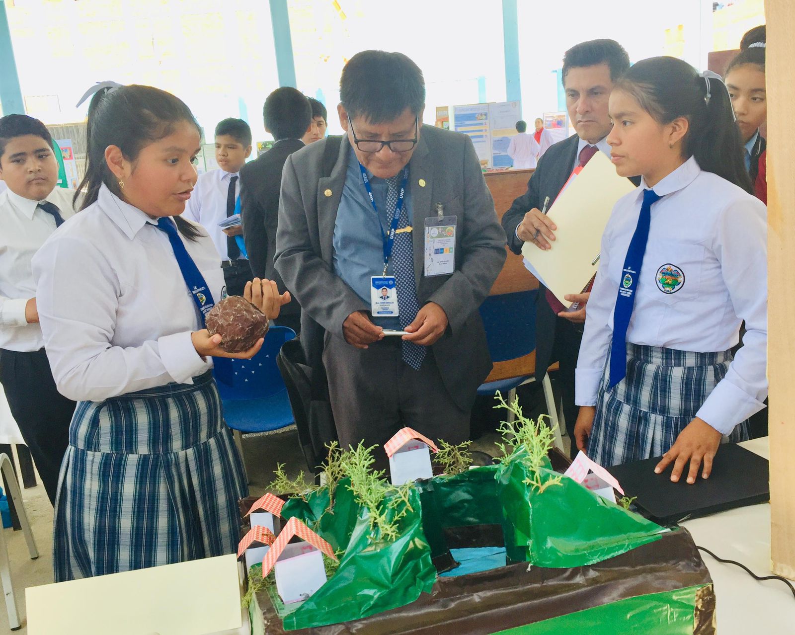 Alumnos de 25 colegios participan en Feria escolar nacional de ciencia y tecnología ‘Eureka 2024’