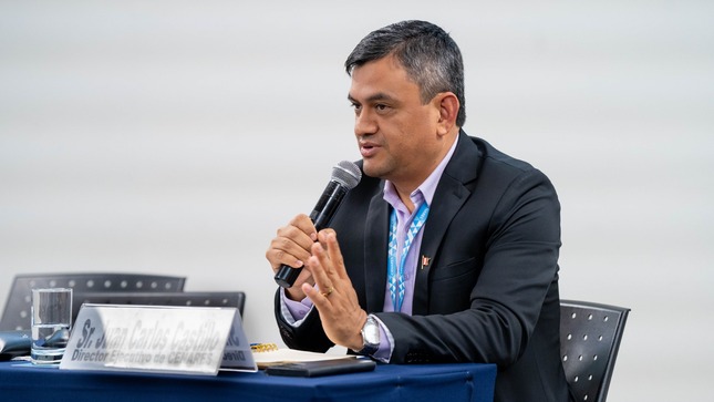 El director del Centro Nacional de Abastecimiento de Recursos Estratégicos en Salud, Ing. Juan Carlos Castillo celebra el reconocimiento del ministro de Salud César Vásquez Sánchez, al destacar el trabajo y compromiso del Cenares, al ocupar el segundo lugar en ejecución de su presupuesto. 
El titular destacó que de los 34 órganos adscritos al Ministerio de Salud (Minsa) el Cenares ejecutó su presupuesto al 68.3% de forma responsable y efectiva.