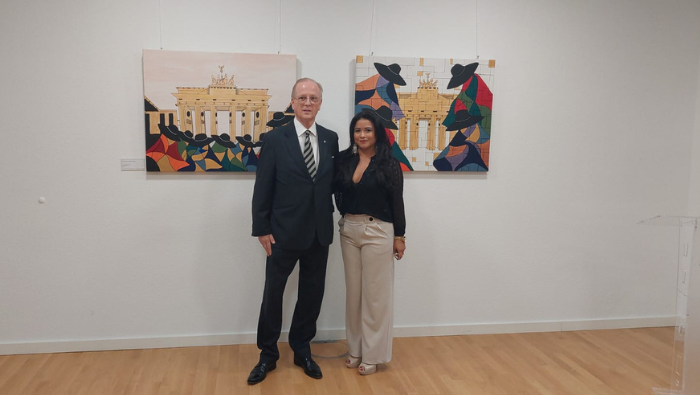“Pasión entre dos culturas”: Embajada del Perú en Alemania inaugura muestra pictórica de artista peruana