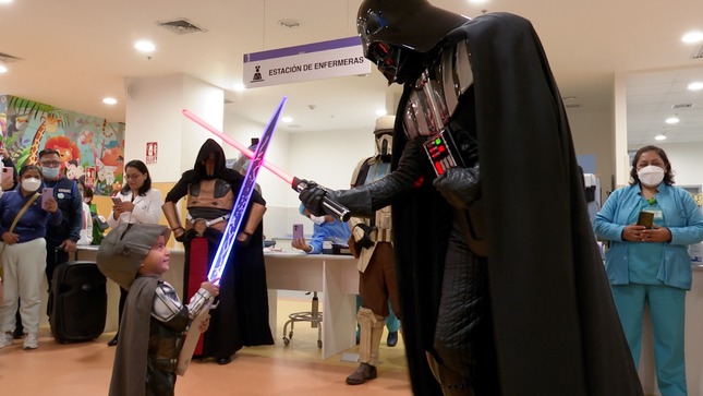 Pacientes pediátricos del INEN reciben visita de personajes de Star Wars para celebrar la esperanza y la fuerza