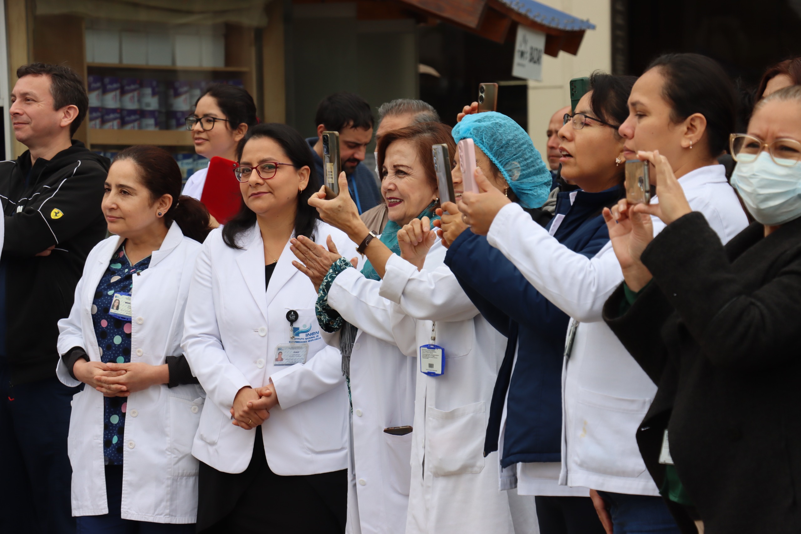 Pacientes pediátricos del INEN reciben visita de personajes de Star Wars para celebrar la esperanza y la fuerza