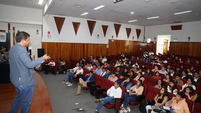 Gobierno Regional motiva a jóvenes para el emprendimiento y el éxito, durante ‘Expo Joven 2024’