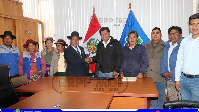 ALCALDE DEL DISTRITO DE ICHUÑA y SU EQUIPO TECNICO SE REUNIERON CON GOBERNADOR REGIONAL DE PUNO