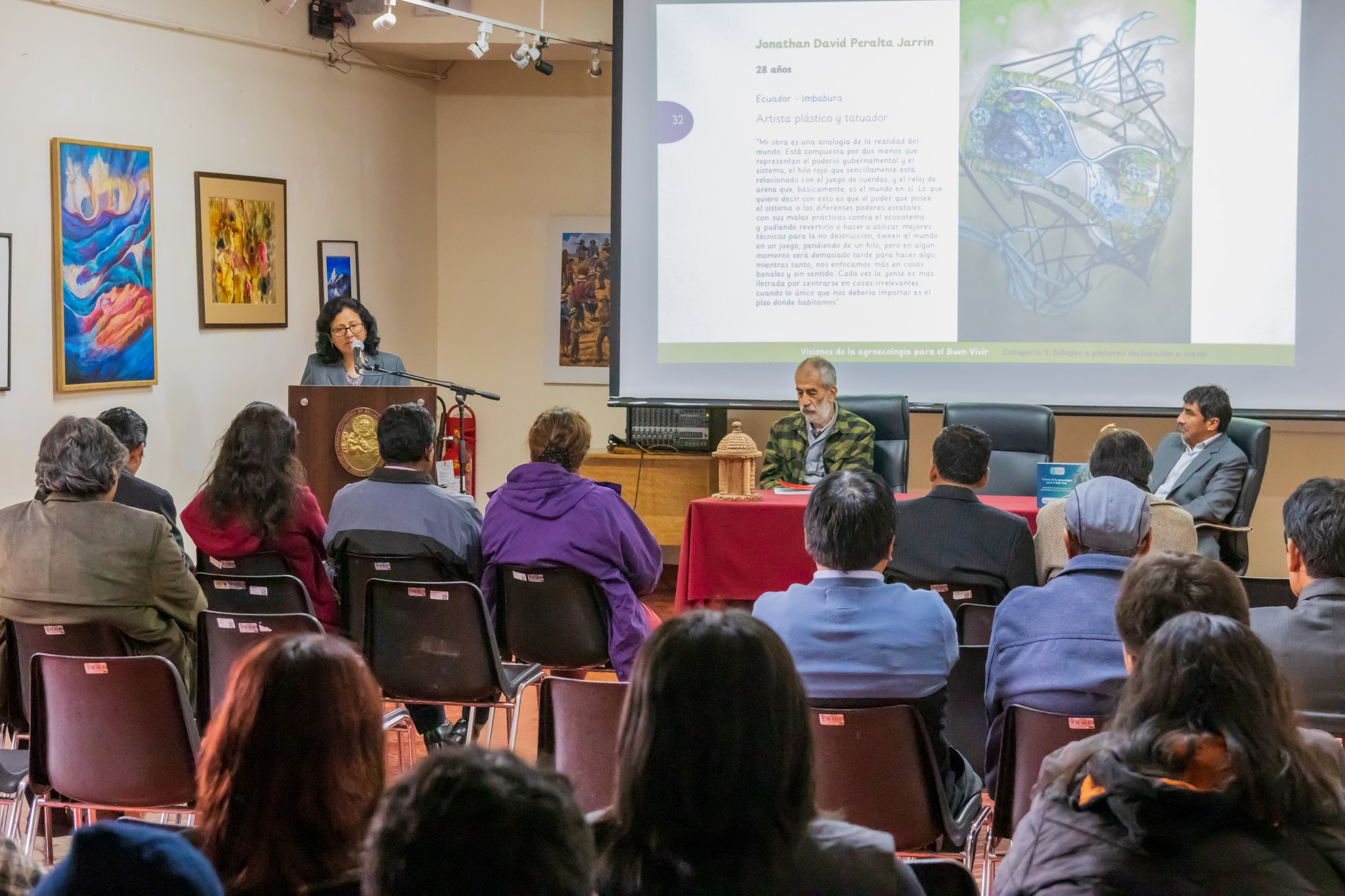 Intervención de la docente Jacqueline Rodríguez como comentarista del libro