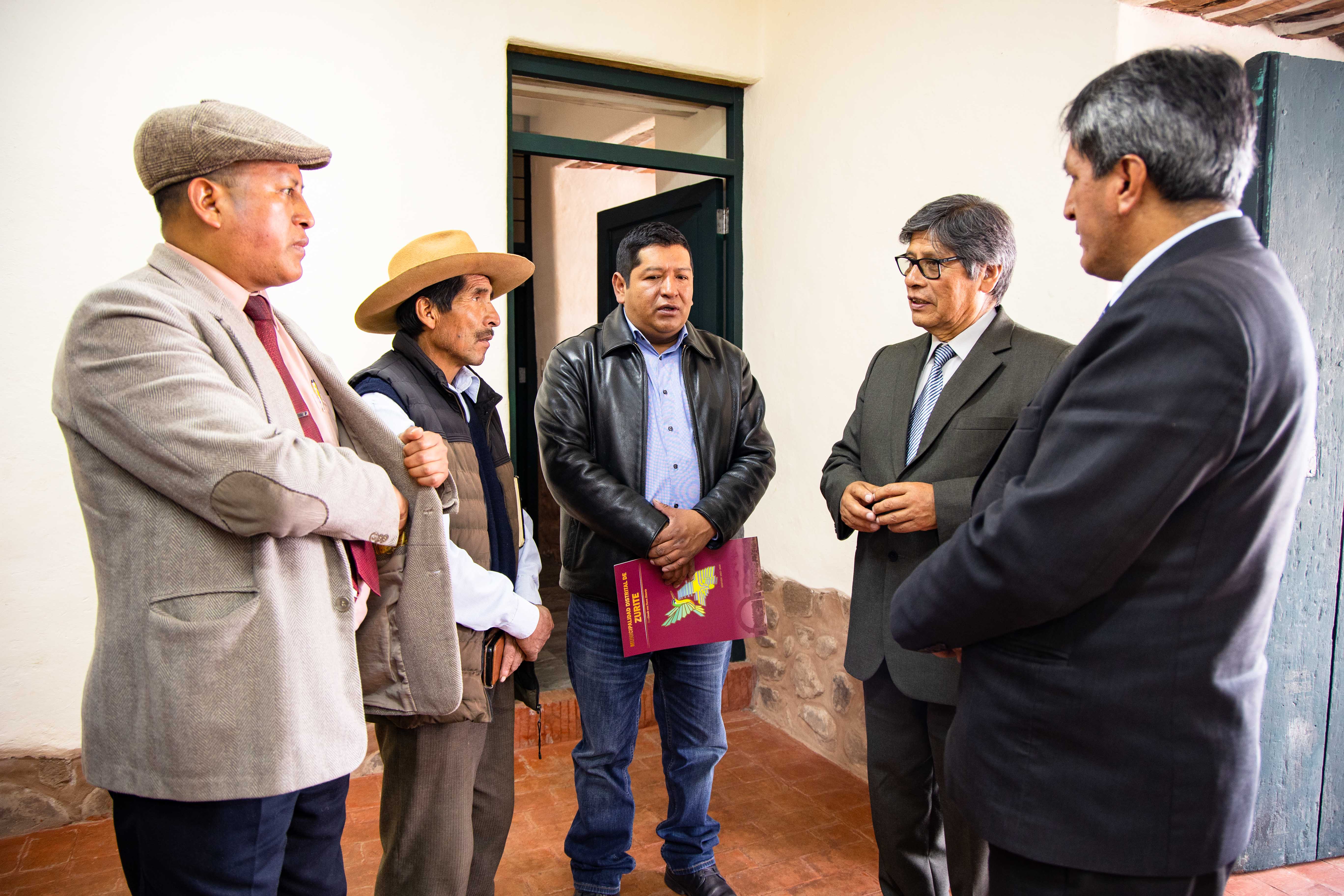 Visita a la Casa Cabildo: Comisión Organizadora, alcalde y funcionarios
