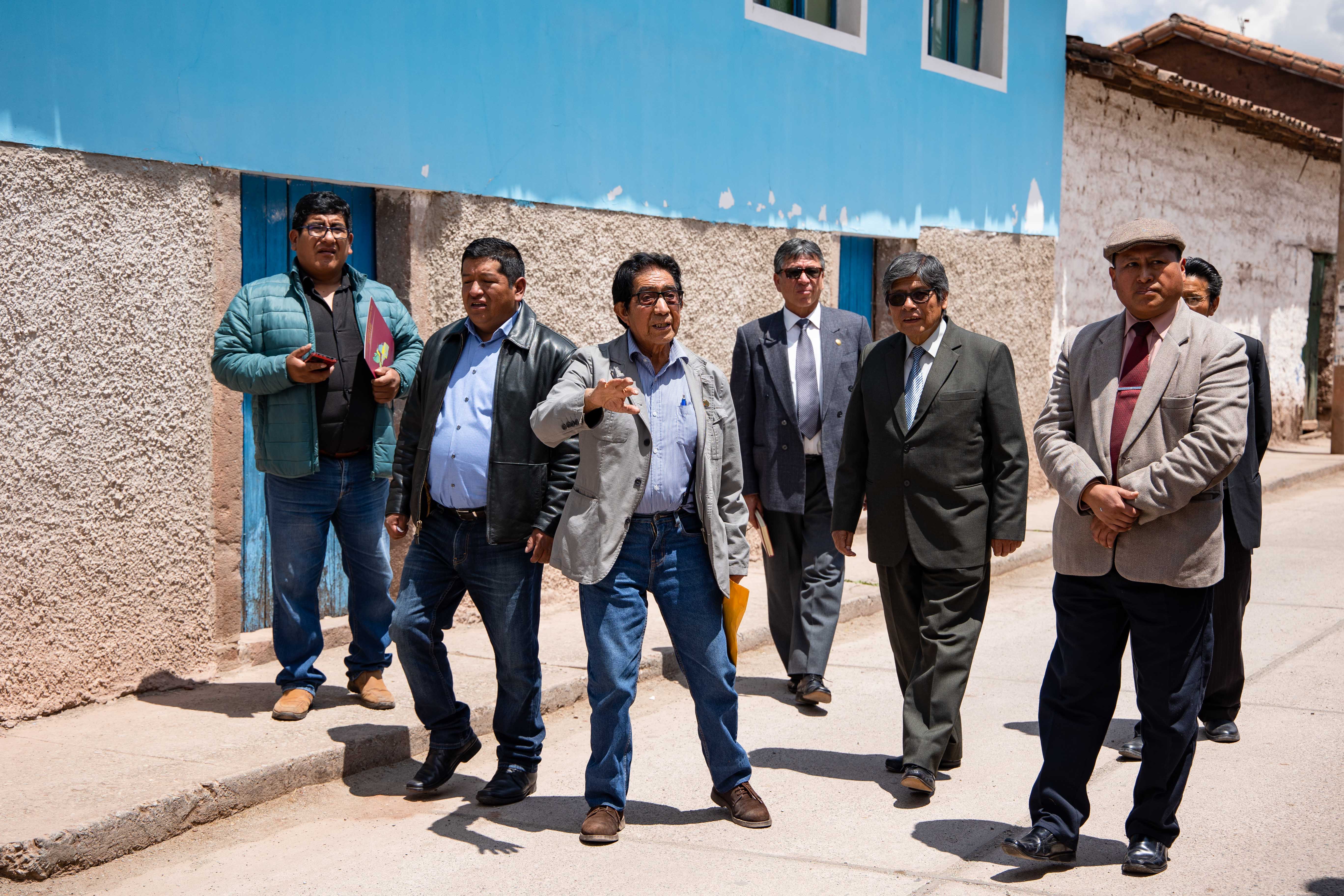 De camino a buscar el lugar donde fuera la casa del maestro Mariano Fuentes Lira en el distrito de Zurite