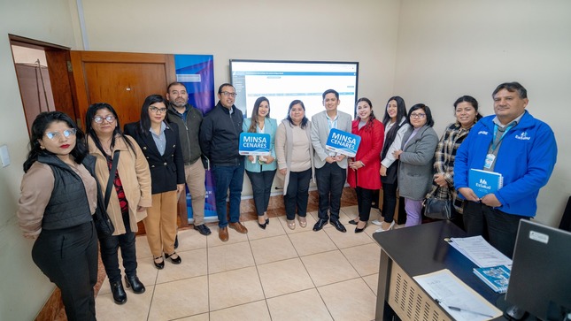 El Centro de Nacional de Abastecimiento de Recursos Estratégicos en Salud (Cenares) sostuvo una reunión de coordinación con representantes de Seguro Social de Salud - EsSalud, Marina de Guerra del Perú - MGP, Instituto Nacional Penitenciario - INPE,  DIRECCIÓN en Salud de la Policía Nacional del Perú - DIRSAPOL, Hospital Municipal de Los Olivos - HMLO, en el marco de la “Compra Corporativa Sectorial” aprobada mediante Resolución Ministerial 415-2024-MINSA.
En esta importante cita, se mostraron los avances de gestión de compra 2025 del Cenares; así como promover la articulación de esfuerzos en mejora del acceso de medicamentos en el país.