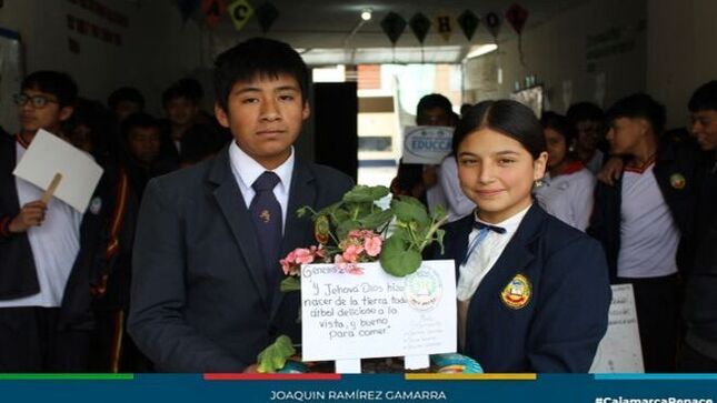 ✅ En el marco de la Semana de la Gestión Integral de Residuos Sólidos – DIADESOL 2024, la Municipalidad Provincial de Cajamarca, a través de la Gerencia de Desarrollo Ambiental y en coordinación con el Programa Municipal Educca, organizó un innovador concurso de ecomacetas en la Institución Educativa Particular Rey Josías. El evento, que contó con la participación de estudiantes de diferentes grados, tuvo como objetivo fomentar el reciclaje y la creatividad en el manejo de residuos.
🟢 El concurso no solo resaltó la creatividad de los participantes, sino que también subrayó el compromiso de la institución con el ornato y la limpieza de Cajamarca. A través de esta actividad, la I.E.P. Rey Josías reafirmó su compromiso con la educación ambiental y el mejoramiento del entorno urbano.