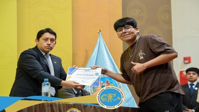 Se realizó la bienvenida oficial para los cachimbos de la Escuela Profesional de Ingeniería de Sistemas correspondiente al semestre académico 2024-I.