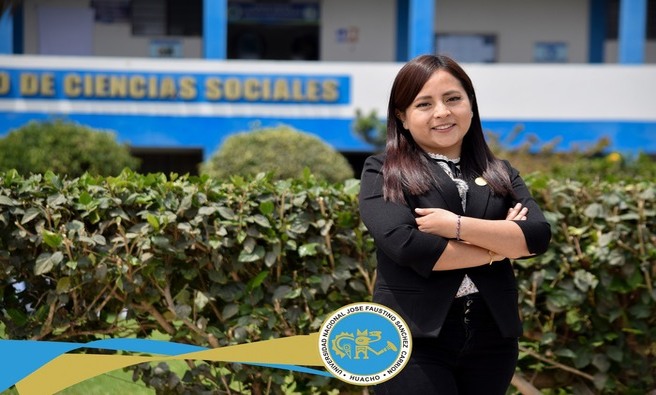 Se realizó un reconocimiento e imposición del pin institucional a la egresada faustiniana Nelly Claudia Andahua Obregón, ganadora de la Beca Generación del Bicentenario 2024 que realiza el Pronabec.