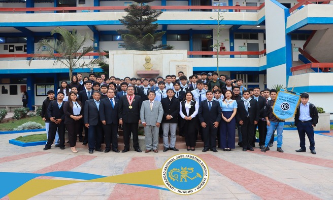 La Escuela Profesional de Educación Tecnológica de la Facultad de Educación, celebró su vigésimo quinto aniversario institucional. La ceremonia central tuvo lugar en la plazuela de la UNJFSC.