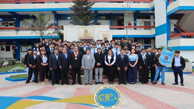 La Escuela Profesional de Educación Tecnológica de la Facultad de Educación, celebró su vigésimo quinto aniversario institucional. La ceremonia central tuvo lugar en la plazuela de la UNJFSC.