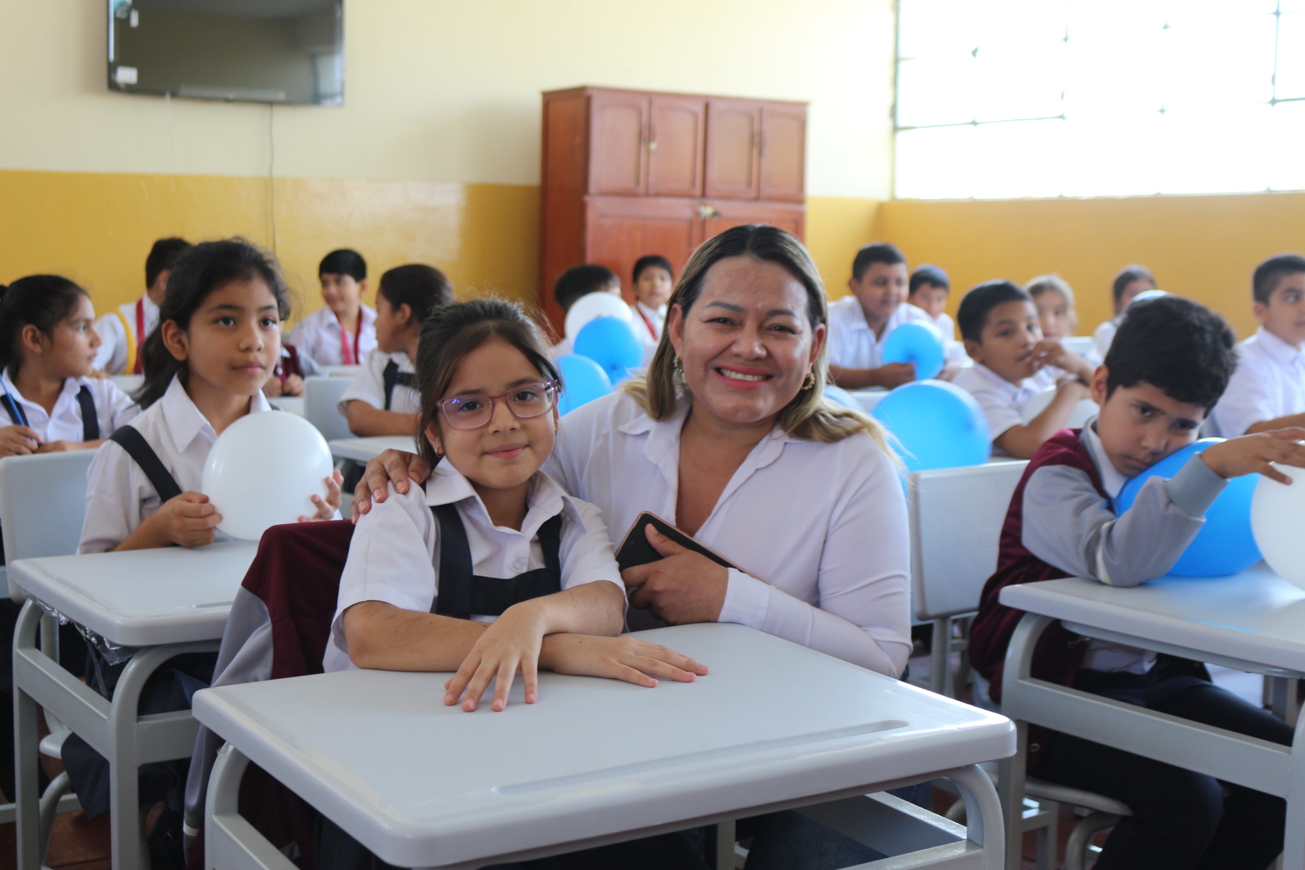 Mil 500 escolares beneficiados con entrega de mobiliario en 34 colegios de la provincia de Sullana