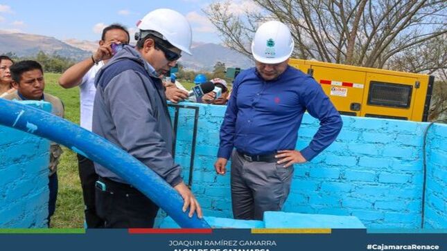 🧔‍El alcalde provincial Joaquín Ramírez Gamarra, realizó una inspección a las instalaciones del pozo tubular y tanque elevado del Qhapaq Ñan. Este sistema se pondrá en funcionamiento en los próximos días, beneficiando a aproximadamente 20,000 cajamarquinos con agua potable de calidad directamente en sus hogares.
💧 Esta puesta en marcha constituye un avance significativo que ayudará a mejorar la calidad de vida de los cajamarquinos, cuya situación se ha visto afectada por la temporada de estiaje.
💧 Esta iniciativa permitirá continuar mejorando la distribución del vital elemento en este momento difícil por el que atraviesa la población cajamarquina.